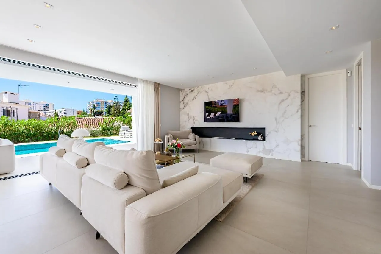 797 Holiday Rentals - Lujosa Y Moderna Villa En Puerto Marina Benalmadena Spain