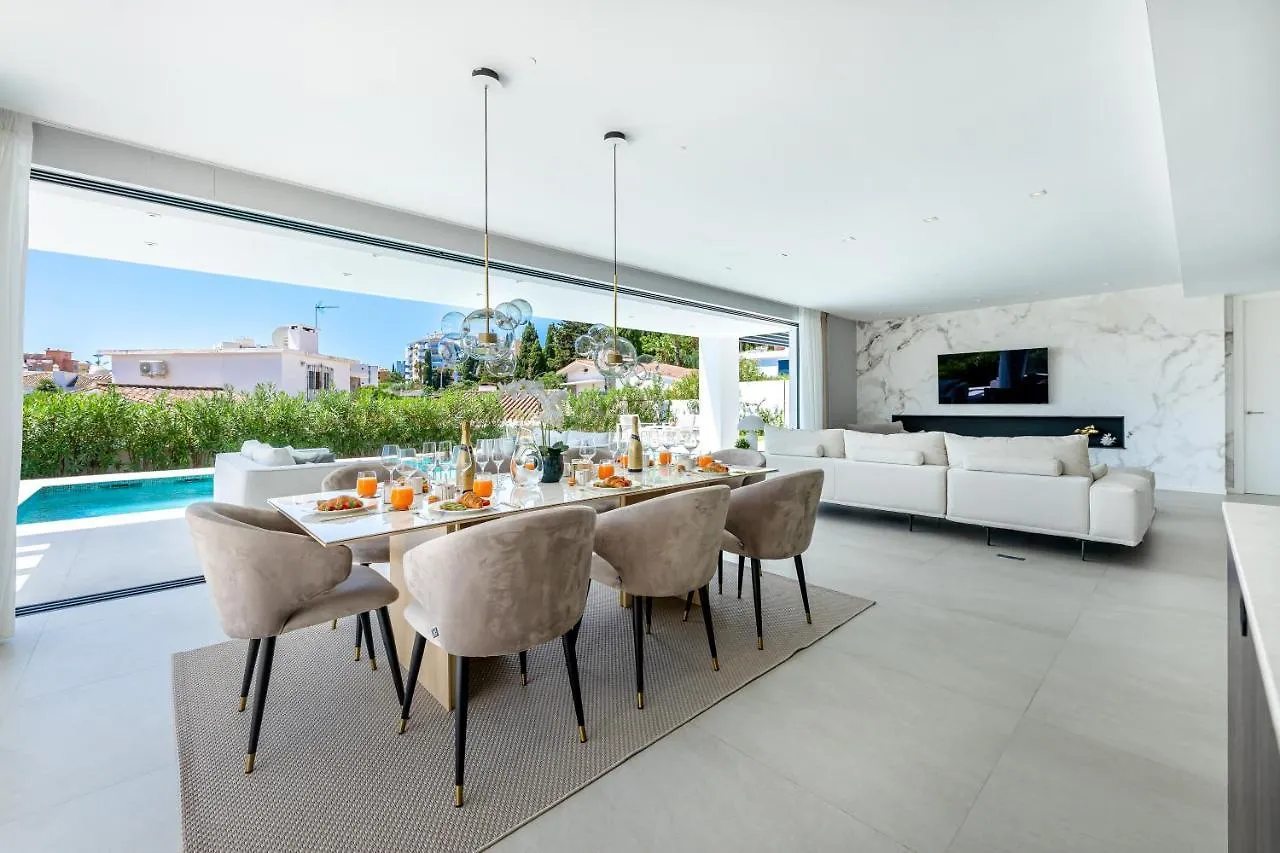 797 Holiday Rentals - Lujosa Y Moderna Villa En Puerto Marina Benalmadena