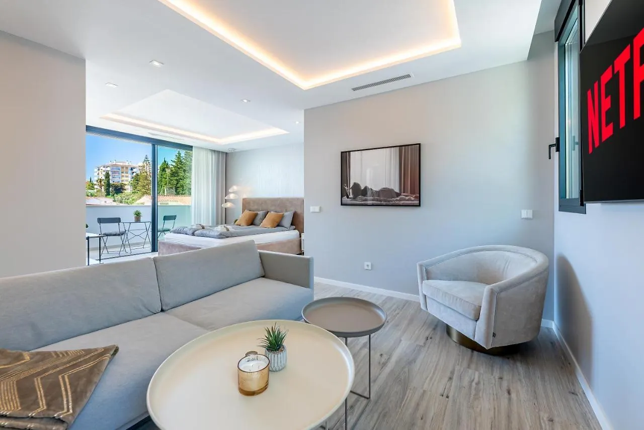 797 Holiday Rentals - Lujosa Y Moderna Villa En Puerto Marina Benalmadena