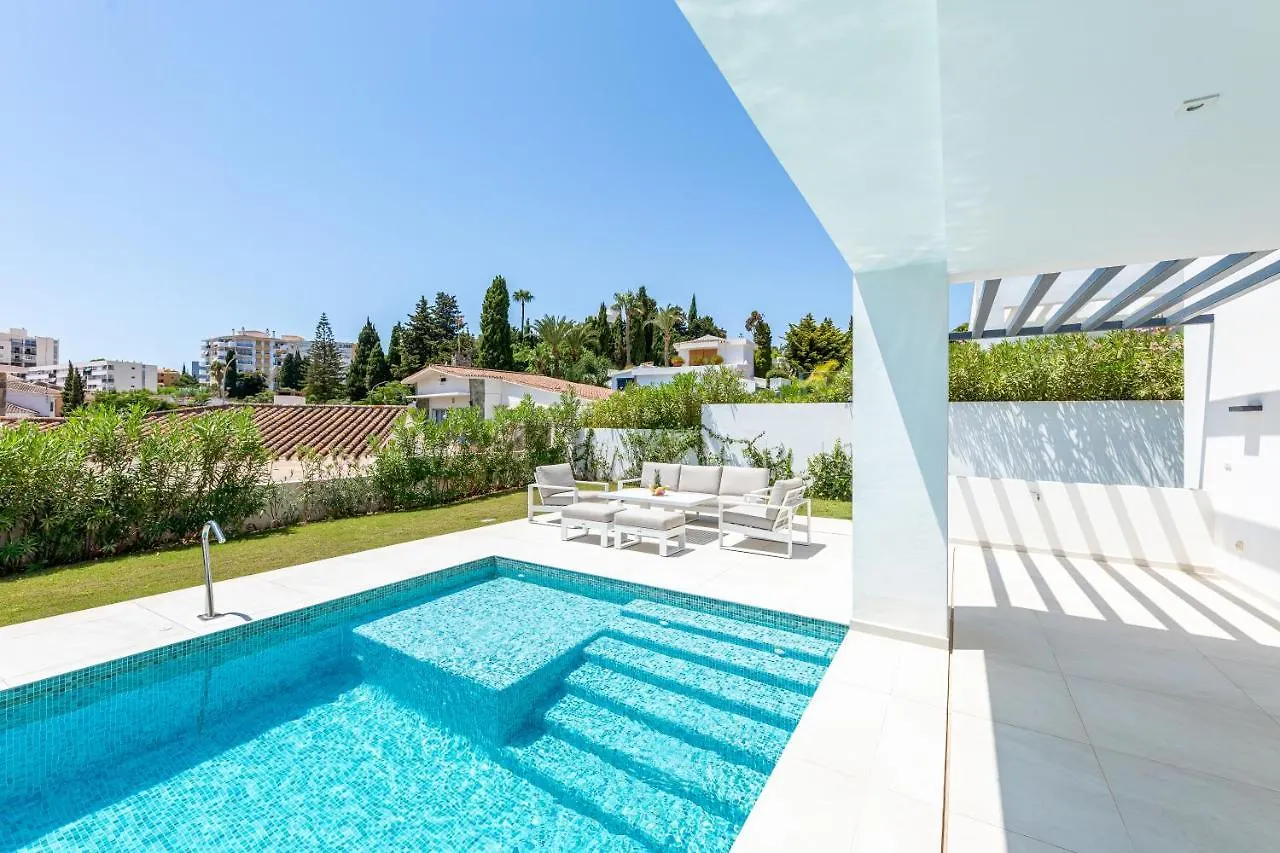 797 Holiday Rentals - Lujosa Y Moderna Villa En Puerto Marina Benalmadena