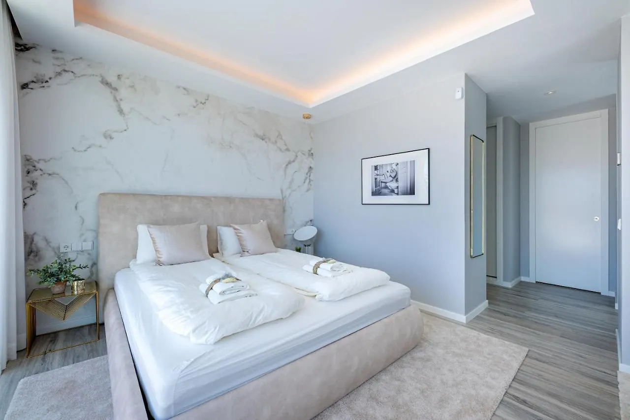 797 Holiday Rentals - Lujosa Y Moderna Villa En Puerto Marina Benalmadena