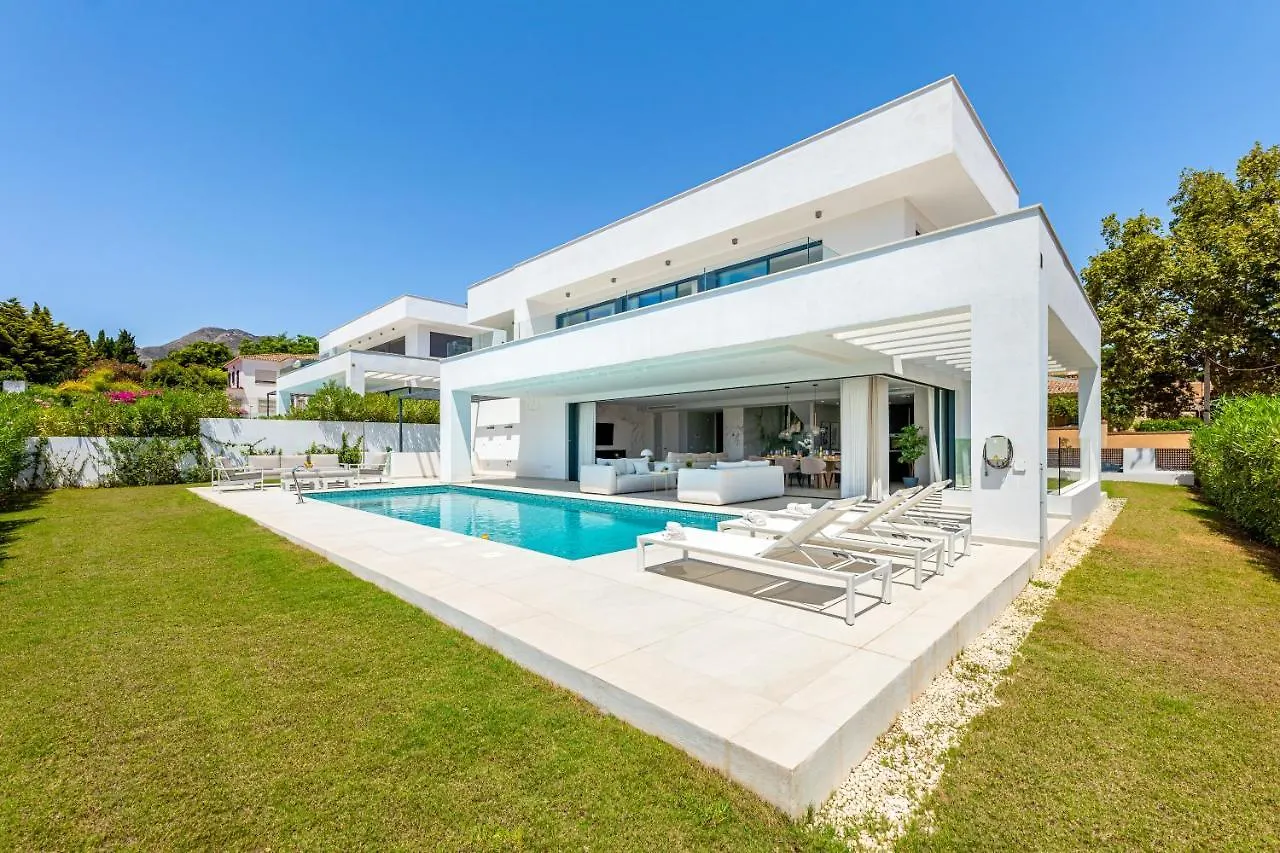 797 Holiday Rentals - Lujosa Y Moderna Villa En Puerto Marina 贝纳尔马德纳