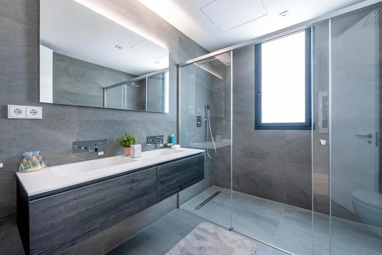 797 Holiday Rentals - Lujosa Y Moderna Villa En Puerto Marina 贝纳尔马德纳