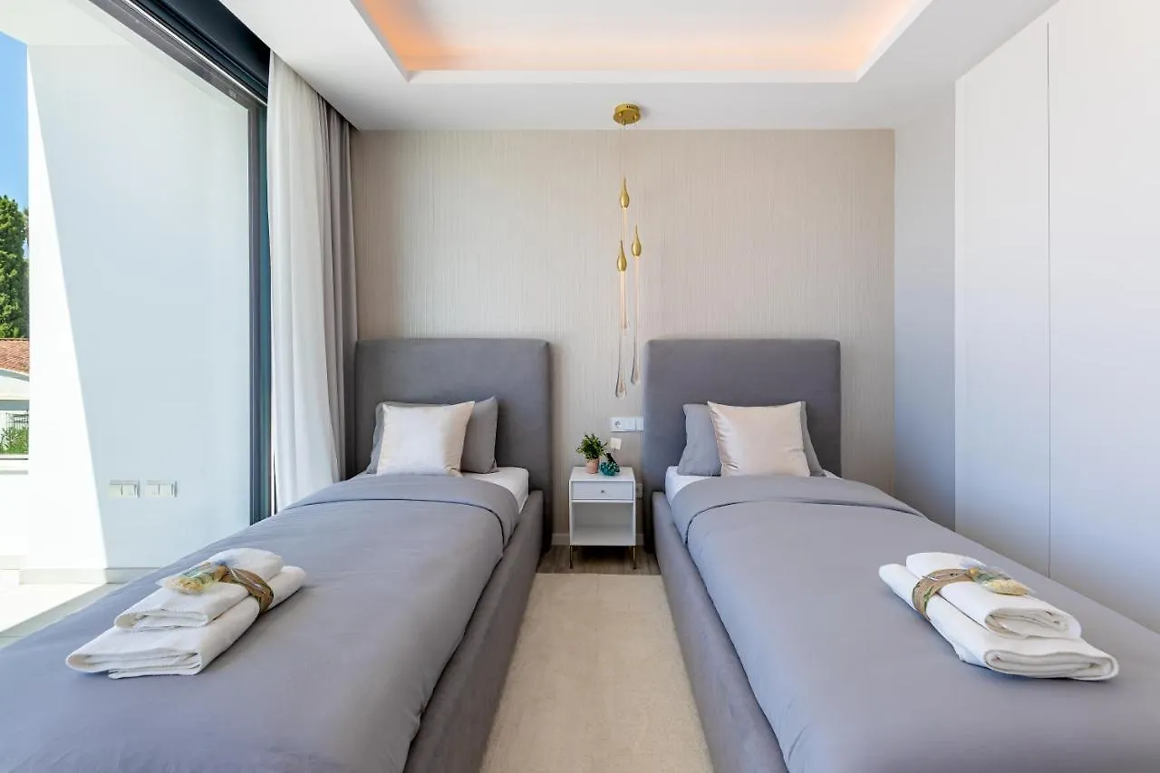 797 Holiday Rentals - Lujosa Y Moderna Villa En Puerto Marina 贝纳尔马德纳 西班牙
