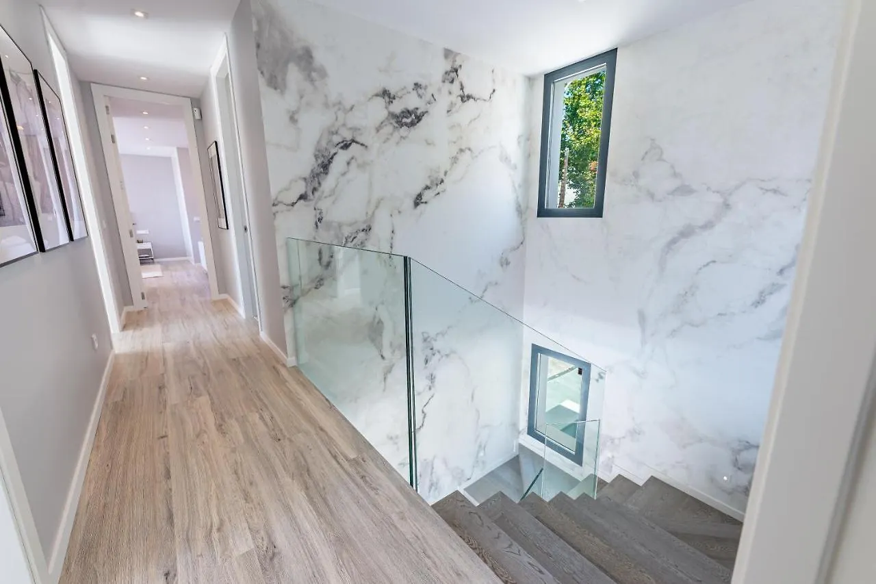 797 Holiday Rentals - Lujosa Y Moderna Villa En Puerto Marina 贝纳尔马德纳