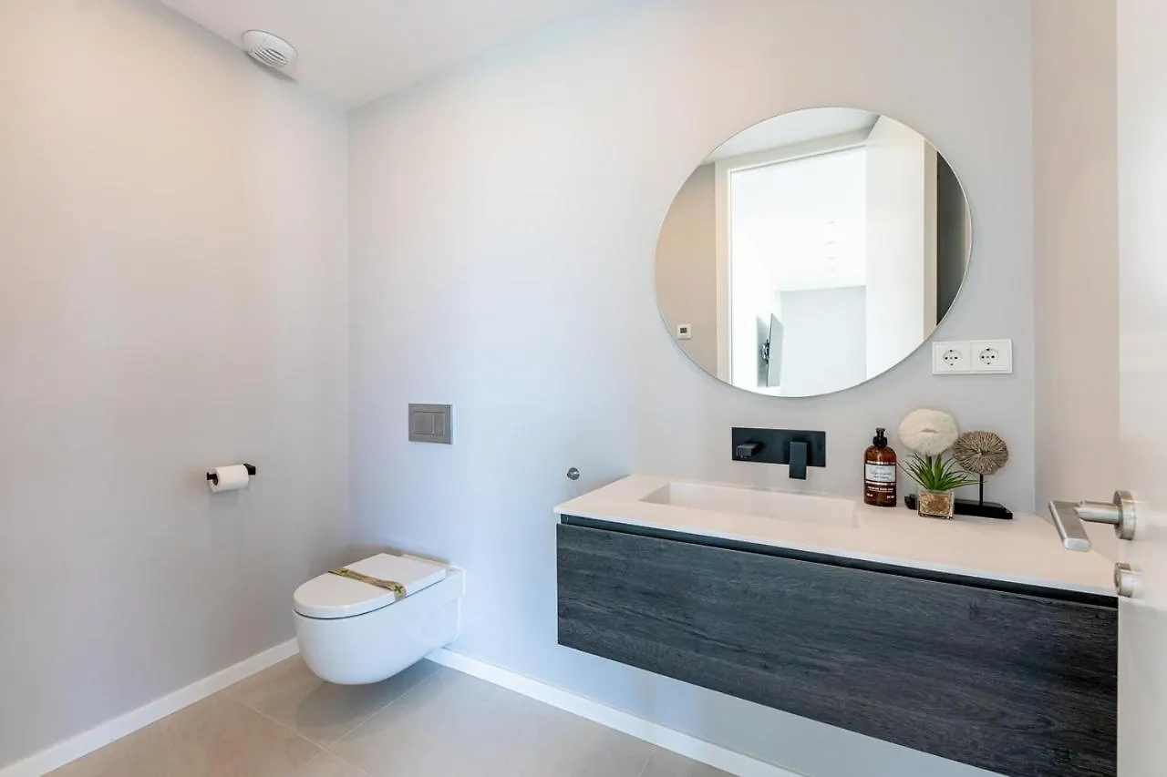 797 Holiday Rentals - Lujosa Y Moderna Villa En Puerto Marina 贝纳尔马德纳