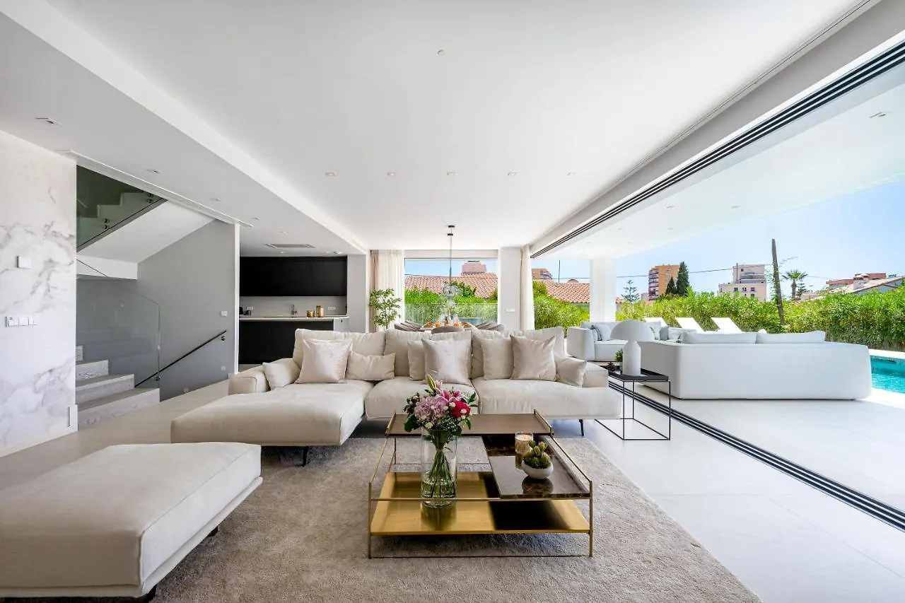 797 Holiday Rentals - Lujosa Y Moderna Villa En Puerto Marina Benalmadena