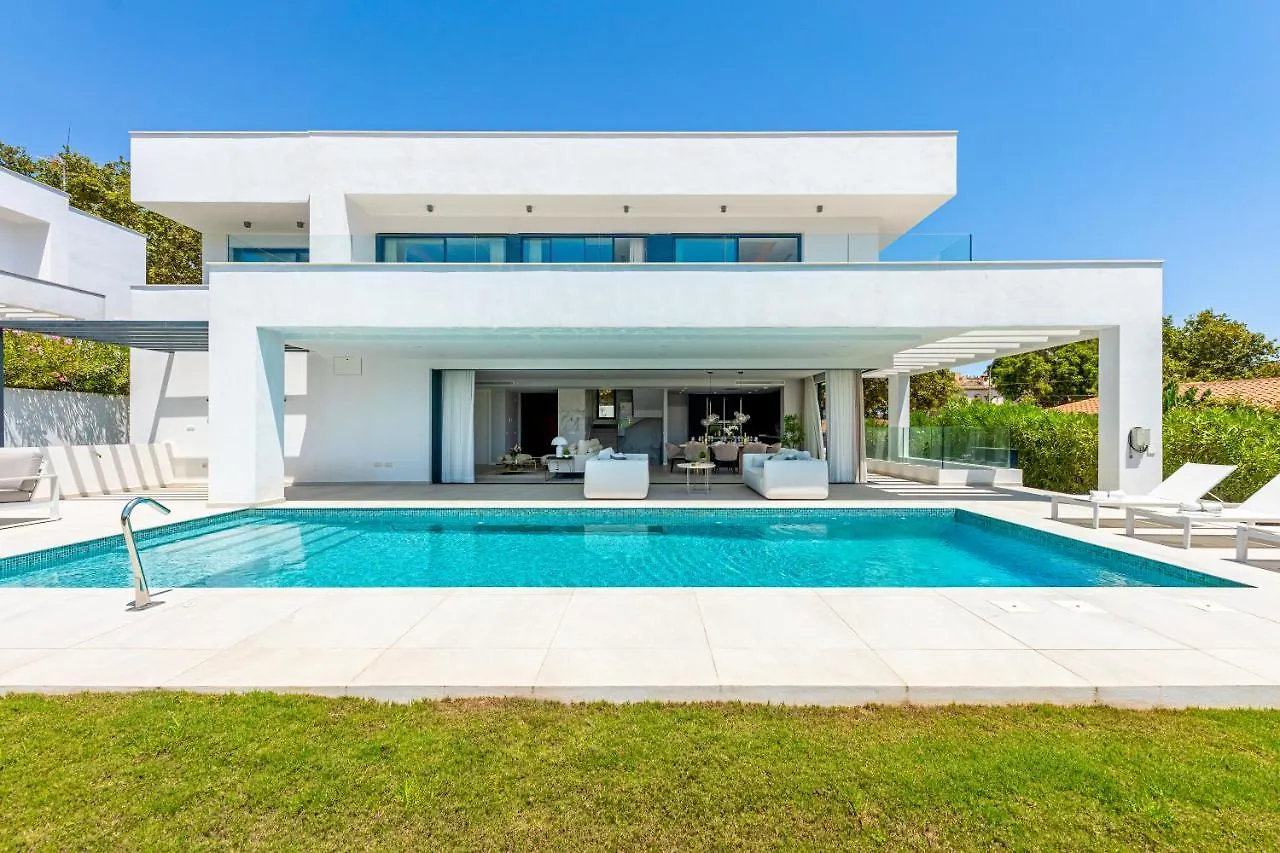 797 Holiday Rentals - Lujosa Y Moderna Villa En Puerto Marina Benalmadena Spain