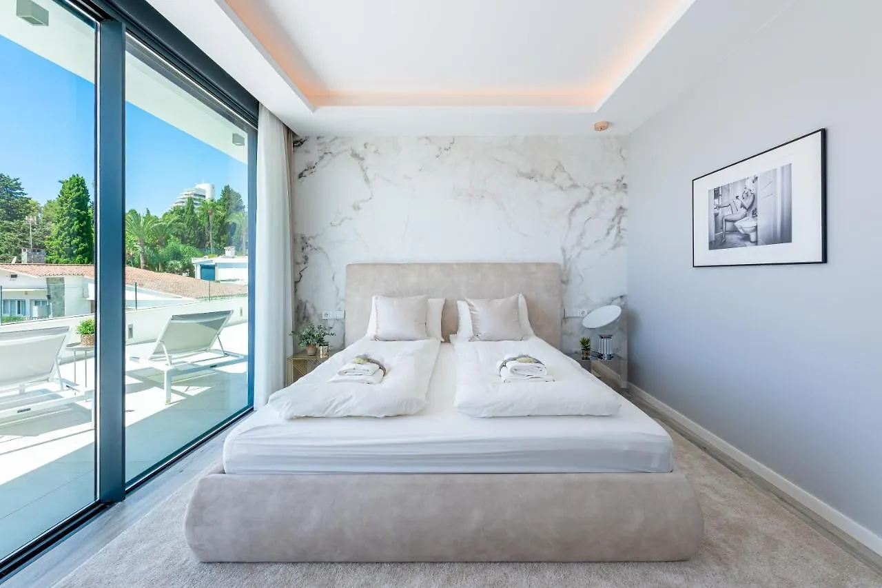 797 Holiday Rentals - Lujosa Y Moderna Villa En Puerto Marina Benalmadena