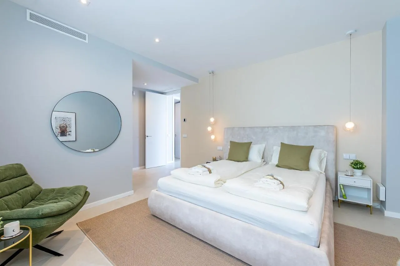 797 Holiday Rentals - Lujosa Y Moderna Villa En Puerto Marina Benalmadena 0*,